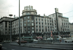 Magyarország, Budapest VII., Astoria kereszteződés, Károly (Tanács) körút - Rákóczi út sarok, MTA lakóház., 1977, Fortepan, színes, Robur-márka, neon felirat, Budapest, UFO-lámpa, Hültl Dezső-terv, Fortepan #21408