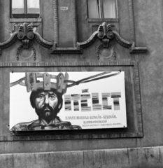 Magyarország, Budapest VI., a Westend-ház oldal homlokzata a Nyugati (Marx) téri bejárat mellett. A Fővárosi Moziüzemi Vállalat (FŐMO) által forgalmazott film plakátja., 1970, FŐFOTÓ, Budapest, Fortepan #214130