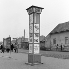 Magyarország, Óbuda, Budapest III., Szentendrei út, a Fővárosi Moziüzemi Vállalat (FŐMO) által forgalmazott filmek hirdetőoszlopa a Miklós utcai autóbusz-végállomáson., 1970, FŐFOTÓ, Budapest, Fortepan #214183