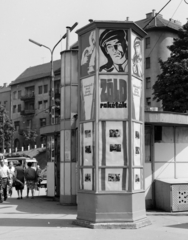 Magyarország, Budapest II., Széll Kálmán (Moszkva) tér, a Fővárosi Moziüzemi Vállalat (FŐMO) által forgalmazott film hirdetése a Várfok utcához vezető felüljárónál., 1970, FŐFOTÓ, Budapest, Fortepan #214195