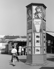 Magyarország, Budapest II., Széll Kálmán (Moszkva) tér, a Fővárosi Moziüzemi Vállalat (FŐMO) által forgalmazott film hirdetése a Várfok utcához vezető felüljárónál., 1970, FŐFOTÓ, Budapest, Fortepan #214198