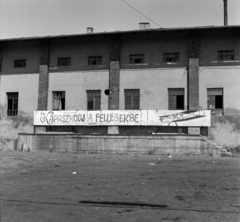 Magyarország, Budapest VIII., Orczy tér, Józsefvárosi pályaudvar. A Fővárosi Moziüzemi Vállalat (FŐMO) által forgalmazott film plakátja., 1970, FŐFOTÓ, Budapest, filmplakát, Fortepan #214205