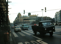 Magyarország, Budapest VIII.,Budapest VII., Rákóczi út, Blaha Lujza tér a Nyár utca sarkáról nézve., 1979, Fortepan, színes, forgalom, német gyártmány, szovjet gyártmány, teherautó, utcakép, életkép, taxi, Lada-márka, Barkas-márka, IFA-márka, Nysa-márka, UAZ-márka, mikrobusz, automobil, VAZ 2101, UAZ-452, Budapest, UFO-lámpa, Fortepan #21433