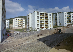 Magyarország, Salgótarján, a Báthori István út épületei az építés alatt álló Zrínyi Miklós út felől nézve., 1970, FŐFOTÓ, Fortepan #214395