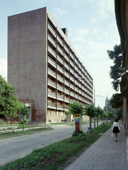 Magyarország, Kaposvár, Kossuth Lajos utca, balra a 29-es számú ház, háttérben az evangélikus templom tornya., 1970, FŐFOTÓ, Fortepan #214414