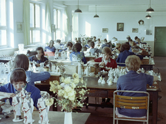 Magyarország, Óbuda, Budapest III., Zay utca 35., Fővárosi Művészi Kézműves Vállalat „Aquincum” Porcelángyár, festőműhely., 1970, FŐFOTÓ, festészet, Budapest, porcelángyár, Fortepan #214484