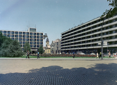 Magyarország, Kecskemét, Kossuth tér, balra az Aranyhomok szálló, középen hátul a görögkeleti szerb templom., 1970, FŐFOTÓ, Fortepan #214519