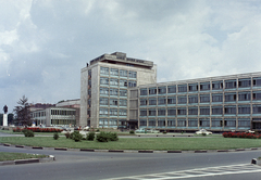 Magyarország, Szombathely, Március 15. tér a Markusovszky Lajos utca felé nézve. Jobbra a Szakorvosi Rendelőintézet, mögötte a Művelődési és Sportház., 1970, FŐFOTÓ, Fortepan #214529