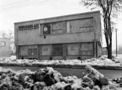 Magyarország, Budapest XV., a Sztárai Mihály (Cservenka Miklós) téri Szolgáltatóház a Pestújhelyi út felől, az épülettől jobbra a Neptun utca., 1970, FŐFOTÓ, Budapest, Fortepan #214551