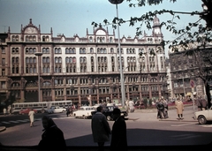 Magyarország, Budapest V., Ferenciek tere (Felszabadulás tér) a Veres Pálné utca felől nézve., 1974, Fortepan, színes, autóbusz, magyar gyártmány, Skoda-márka, Ikarus-márka, Lada-márka, Ikarus 180, palota, eklektikus építészet, Budapest, UFO-lámpa, Henrik Schmahl-terv, Fortepan #21460