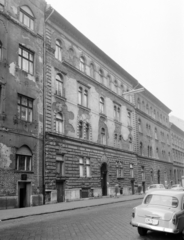 Magyarország, Budapest VII., szemben középen a Hernád utca 24. és 26. számú ház., 1970, FŐFOTÓ, rendszám, Budapest, Fortepan #214606