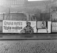 Magyarország, Budapest I., Clark Ádám tér az Alagút előtt. A palánkon a Fővárosi Moziüzemi Vállalat (FŐMO) által forgalmazott film plakátja., 1970, FŐFOTÓ, Budapest, Fortepan #214624