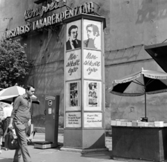 Magyarország, Budapest VIII., Kálvin tér, tűzfal a Múzeum utca és a Baross utca között, előtte a Fővárosi Moziüzemi Vállalat (FŐMO) által forgalmazott film hirdetése., 1970, FŐFOTÓ, Budapest, Fortepan #214635