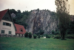 Magyarország, Aggtelek, a Baradla-barlang bejárata melletti Barlang-Szálló., 1980, Fortepan, színes, zsalugáter, barlang, Fortepan #21464