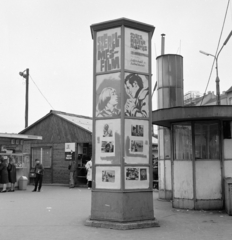 Magyarország, Budapest II., Széll Kálmán (Moszkva) tér, a Fővárosi Moziüzemi Vállalat (FŐMO) által forgalmazott film hirdetése a Várfok utcához vezető felüljárónál., 1970, FŐFOTÓ, Budapest, Fortepan #214663