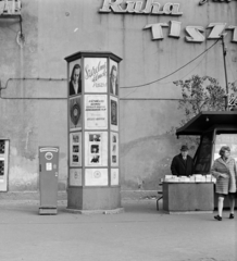 Magyarország, Budapest VIII., Kálvin tér, tűzfal a Múzeum utca és a Baross utca között, előtte a Fővárosi Moziüzemi Vállalat (FŐMO) által forgalmazott film hirdetése., 1970, FŐFOTÓ, Budapest, Fortepan #214674