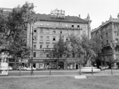 Hungary, Budapest VI., Bajcsy-Zsilinszky út 1-3., jobbra az Anker köz., 1970, FŐFOTÓ, Budapest, building, shop, wood, ad pillar, square, Fortepan #214790