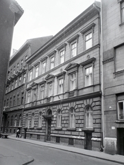 Hungary, Budapest VI., szemben középen a Paulay Ede utca 58-as számú ház., 1970, FŐFOTÓ, Budapest, building, window, gate, Fortepan #214795