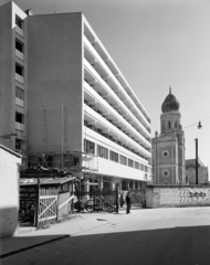 Hungary, Kecskemét, Szabadság tér, középen a Tudomány és Technika Háza, korábban zsinagóga, háttérben a Cifra-palota., 1970, FŐFOTÓ, synagogue, Fortepan #214812