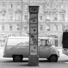 Hungary, Budapest VIII., József körút, a Fővárosi Moziüzemi Vállalat (FŐMO) által forgalmazott film hirdetése, háttérben a 30-32-es számú ház., 1970, FŐFOTÓ, Budapest, house, ad pillar, Fortepan #214834