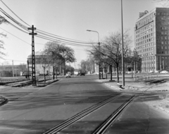 Magyarország, Budapest VIII., Vajda Péter út a Könyves Kálmán körút kereszteződése előtt, jobbra a Ganz-MÁVAG központi irodaépülete., 1971, FŐFOTÓ, Budapest, Fortepan #214921