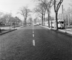 Magyarország, Budapest IX.,Budapest X., Üllői út a Népligetnél, szemben a Könyves Kálmán körúti kereszteződés, jobbra a villamos mögött az Állami Pénzverő épülete., 1971, FŐFOTÓ, Budapest, Fortepan #214924