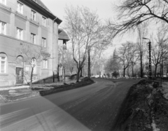 Magyarország, Budapest XIX., Wekerletelep, Thököly utca, szemben a Kós Károly (Petőfi) tér, távolban a Munkás Szent József-templom., 1971, FŐFOTÓ, Budapest, Fortepan #214953