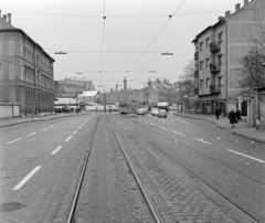 Magyarország, Budapest XIII., Lehel utca, villamosmegálló a Róbert Károly körúti kereszteződésnél. Balra a Róbert Károly Körúti Kórház egyik épülete., 1971, FŐFOTÓ, Budapest, Fortepan #214972