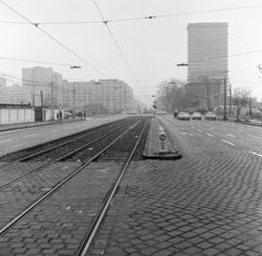 Magyarország, Budapest XIII., Váci út a Róbert Károly körútnál, szemben az épülő SZOT-irodaház (később Nyugdíjfolyósító)., 1971, FŐFOTÓ, Budapest, Fortepan #214976