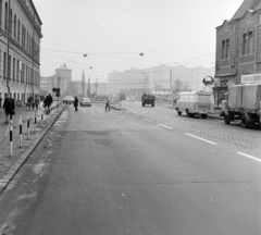 Magyarország, Óbuda, Budapest III., a Flórián tér a Kórház utca felől nézve. Balra a Budapesti Rádiótechnikai Gyár (BRG), az egykori Dohánygyár., 1971, FŐFOTÓ, Budapest, Fortepan #214978