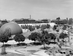 Magyarország, Szeged, Mars (Marx) tér, Ipari Vásár, háttérben a Szegedi Fegyház és Börtön (közismert néven „Csillagbörtön”, vagy „Csillag”)., 1971, FŐFOTÓ, Fortepan #215000