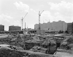 Magyarország, Óbuda, Budapest III., a felvétel a Kiscelli utca - Szőlő utca kereszteződés közelében készült. Balra az épülő panelházakon túl a Pacsirtamező (Korvin Ottó) utca 65-67. és 61-63. számú háztömb., 1971, FŐFOTÓ, lakótelep, panelház, Budapest, Fortepan #215013