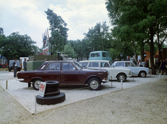 Magyarország, Városliget,Budapesti Nemzetközi Vásár, Budapest XIV., szovjet személygépjárművek kiállítása., 1971, FŐFOTÓ, Budapest, Fortepan #215022