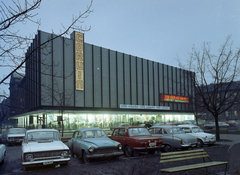 Magyarország, Budapest VIII., Blaha Lujza tér, Corvin Áruház, jobbra a Rókus kórház., 1971, FŐFOTÓ, színes, Moszkvics-márka, Wartburg-márka, Wartburg 311/312, rendszám, Wartburg 353, Budapest, Fortepan #215046