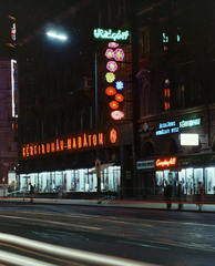 Magyarország, Budapest VIII., Rákóczi út 73., Ruházati Bolt Vállat, Keleti Férfiruhasarok, balra a Berzsenyi utca., 1971, FŐFOTÓ, Budapest, Fortepan #215050