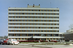 Magyarország, Gyula, Maróthy tér (ekkor névtelen), szemben a SZOT MEDOSz Gyógyüdülő (később Erkel Hotel)., 1971, FŐFOTÓ, Fortepan #215060