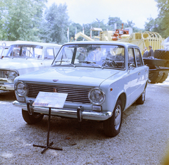 Magyarország, Városliget,Budapesti Nemzetközi Vásár, Budapest XIV., szovjet személygépjárművek kiállítása., 1971, FŐFOTÓ, színes, VAZ 2101, Budapest, Fortepan #215065