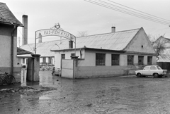 Hungary, Szarvas, a felvétel a Szabadság utca 64-66. szám alatti Vas-Fémipari Ktsz. Dózsa György utca felőli kapujánál készült., 1971, FŐFOTÓ, Trabant-brand, Fortepan #215106