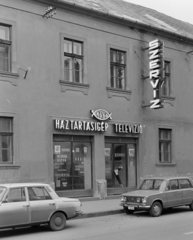 1971, FŐFOTÓ, TV, store display, automobile, number plate, neon sign, kitchen appliances, Fortepan #215112