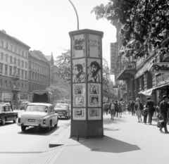 Hungary, Budapest VII., Erzsébet (Lenin) körút, a 30-as számú ház előtt a Fővárosi Moziüzemi Vállalat (FŐMO) által forgalmazott film hirdetése., 1971, FŐFOTÓ, Budapest, Fortepan #215264