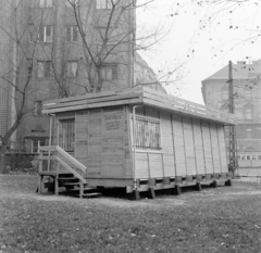 Magyarország, Budapest VI., Nyugati (Marx) tér, a Jókai utca és a Bajcsy-Zsilinszky út között. Az Interpress Kiadó és Nyomda Vállalat Videopress filmpavilonja., 1973, FŐFOTÓ, Budapest, Fortepan #215289