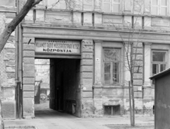 Hungary, Debrecen, Rákóczi utca 12., Deb­receni Villamos Rádió és Mű­szeripari Ktsz (később a Fórum bevásárlóközpont épült fel a helyén)., 1971, FŐFOTÓ, Fortepan #215295