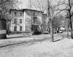 Hungary,Lake Balaton, Siófok, Petőfi sétány 1., a Bányász-üdülő épülete (korábban Hullám szálloda, ma Gábor Dénes Fősikola Siófoki campus)., 1971, FŐFOTÓ, Zaporozhetz-brand, Velorex-brand, Renault-brand, Fortepan #215308