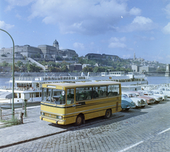 Hungary, Budapest V., pesti alsó rakpart, Ikarus 663 típusú autóbusz, mögötte a DRUŽBA csehszlovák üdülőhajó., 1971, FŐFOTÓ, Mercury-brand, colorful, bus, wharf, Budapest, Fortepan #215401