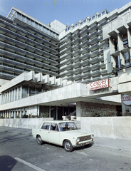 Hungary, Budapest V., Dunakorzó, a felvétel a Hotel Duna Intercontinental előtt készült., 1971, FŐFOTÓ, Budapest, taxicab, Fortepan #215440