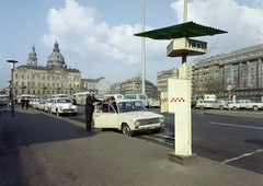 Hungary, Budapest V., Erzsébet (Engels) tér, taxiállomás a parkolónál a VOLÁNBUSZ pályaudvar előtt., 1971, FŐFOTÓ, colorful, taxicab, number plate, Budapest, Lada-brand, Fortepan #215444