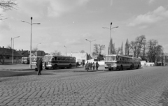 Magyarország, Budapest IV., Szilágyi utca, autóbusz-végállomás a Kossuth Lajos utcánál., 1971, FŐFOTÓ, autóbusz, Ikarus-márka, Ikarus 180, Ikarus 620/630, Budapest, Fortepan #215460