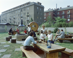 Magyarország, Budapest XI., Tas vezér utca, a Sport (később Flamenco) szálló terasza., 1972, FŐFOTÓ, Budapest, viharlámpa, Fortepan #215561