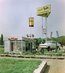 Magyarország, Városliget,Budapesti Nemzetközi Vásár, Budapest XIV., az ÁFOR Ásványolajforgalmi Vállalat szabadtéri kiállítása és pavilonja., 1972, FŐFOTÓ, Agip-márka, Budapest, Opel Kadett, Fortepan #215569