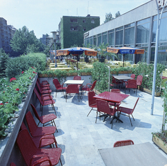 Magyarország, Budapest XI., Tas vezér utca, a Sport (később Flamenco) szálló. Háttérben a Diószegi útnál a kerületi tűzoltó-parancsnokság épülete., 1972, FŐFOTÓ, Budapest, Fortepan #215625